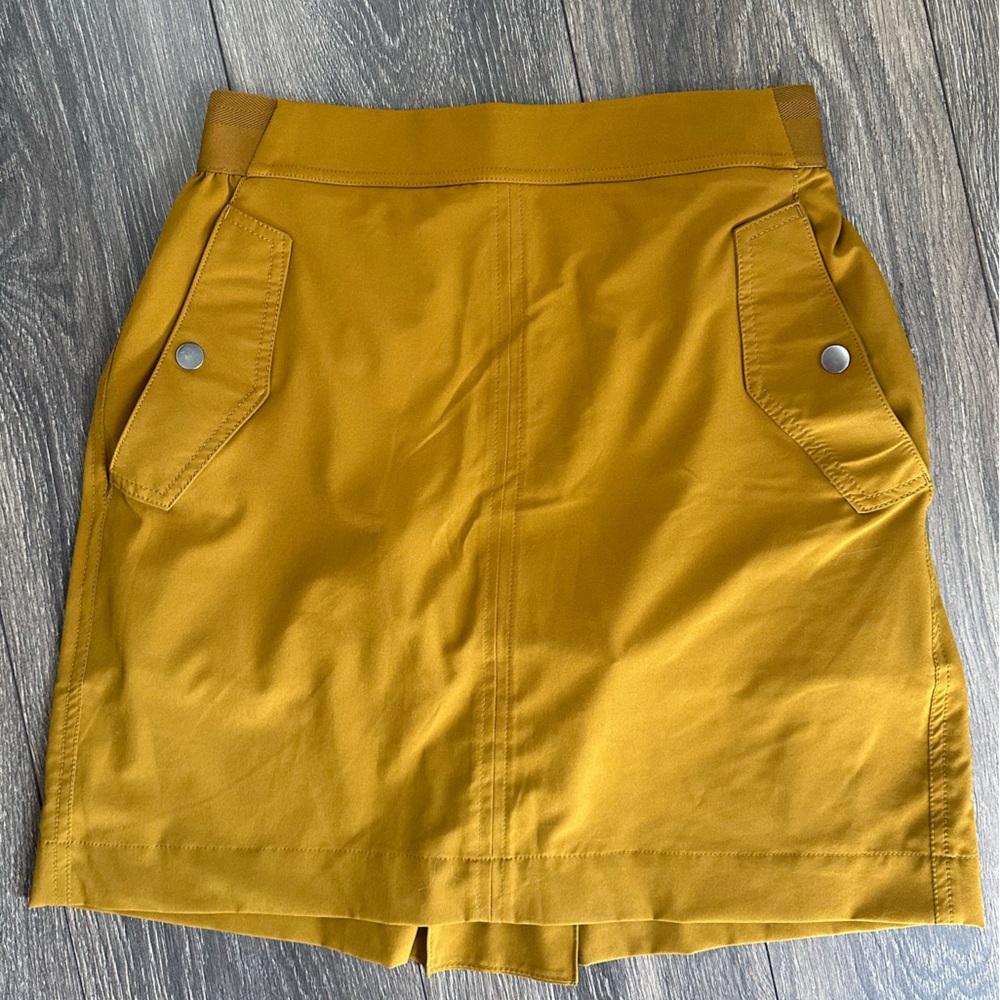 Athleta athletic skort in mustard yellow!